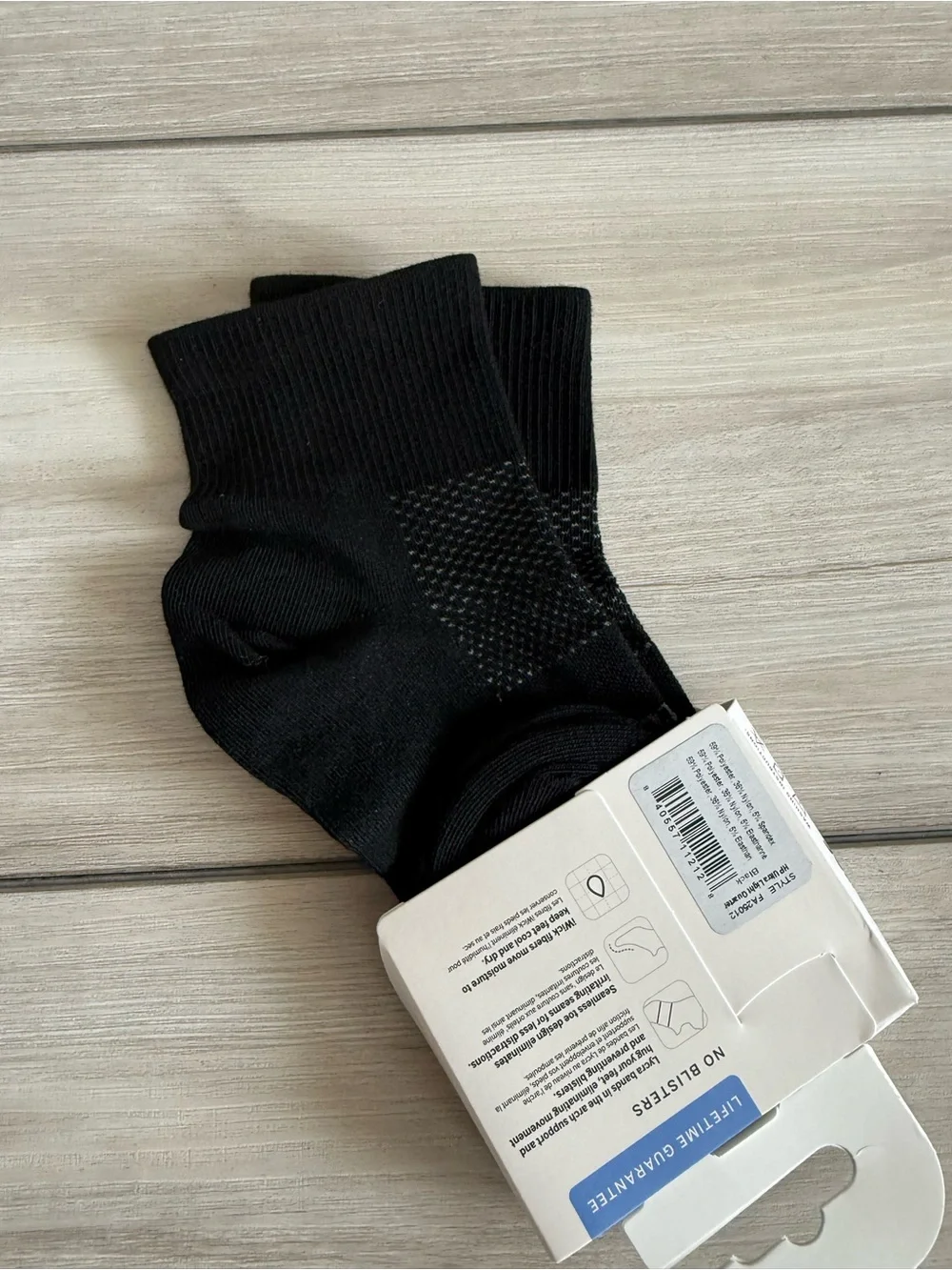 Feetures High Performance Ultra Light Socks 2 Pair Black Medium NWT